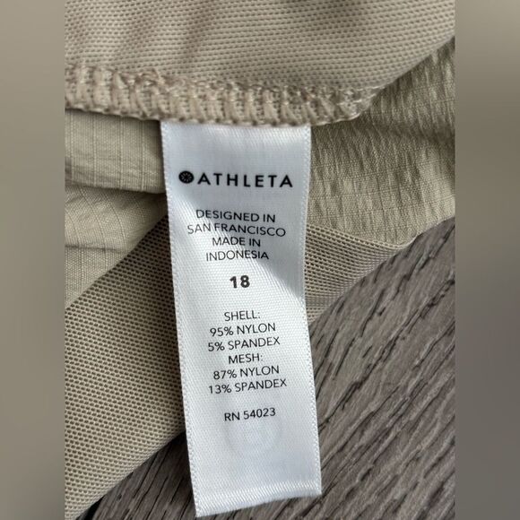 Athleta Women's Tan Shorts very comfortable and lightweight - Picture 6 of 6